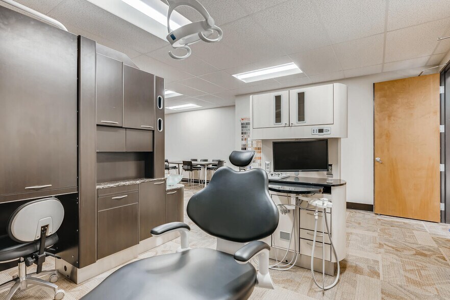 More Photos Of 7070 S Tucson Way, Englewood Flex For Lease