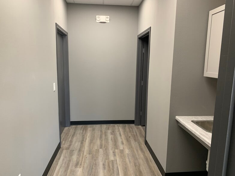 More Photos Of 1905 Longmire Rd, Conroe Unknown For Lease