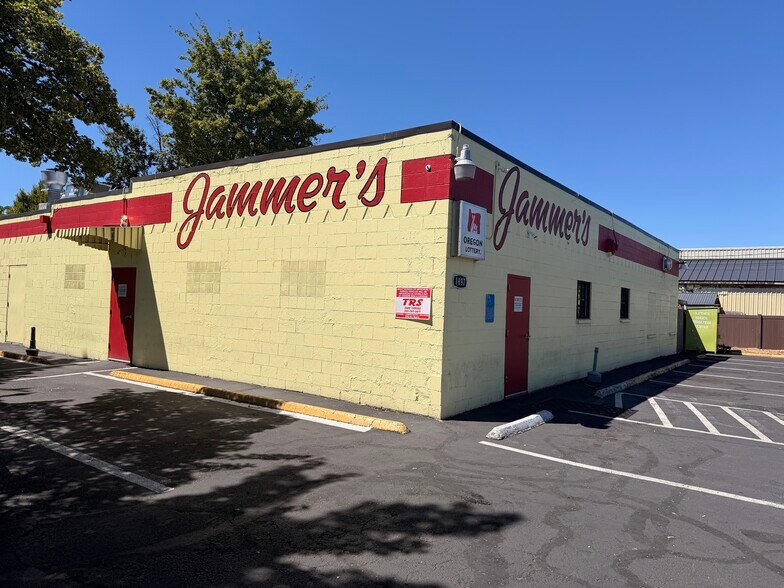 Primary Photo Of 1895 12th St SE, Salem Bar For Sale