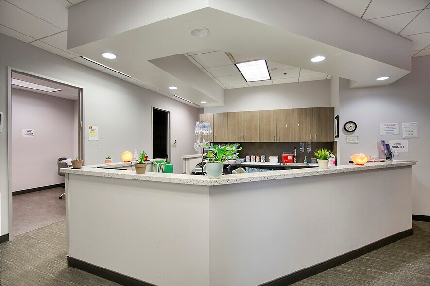 More Photos Of 8765 E Bell Rd, Scottsdale Office For Sale