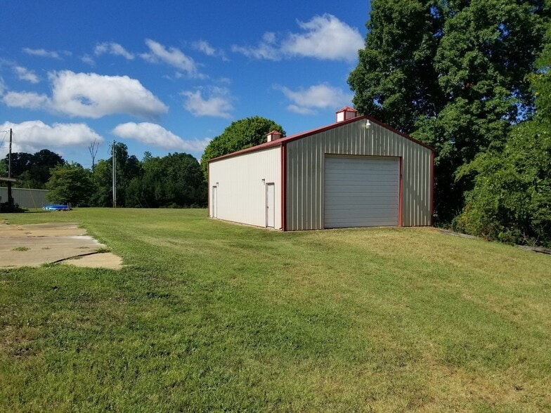 More Photos Of 1331 Highway 100, Centerville Restaurant For Sale