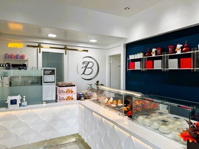More Photos Of 15072-15082 Weststate St, Westminster Restaurant For Sale