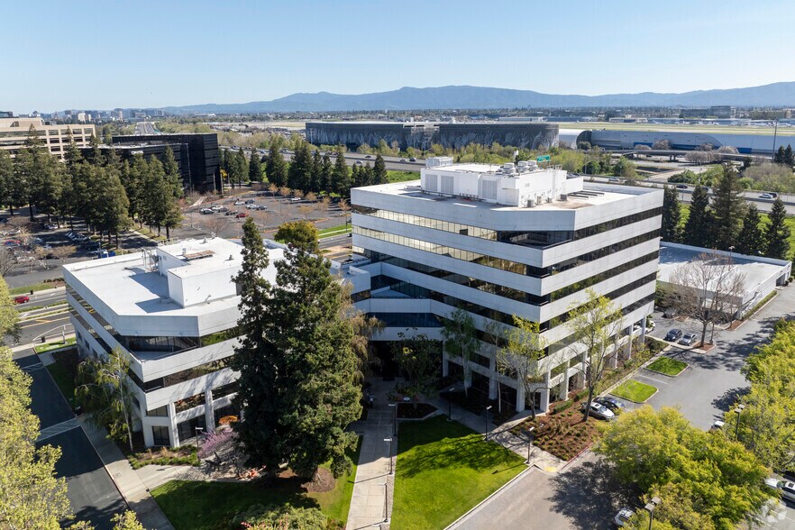 Primary Photo Of 2001 Gateway Pl, San Jose Office For Lease