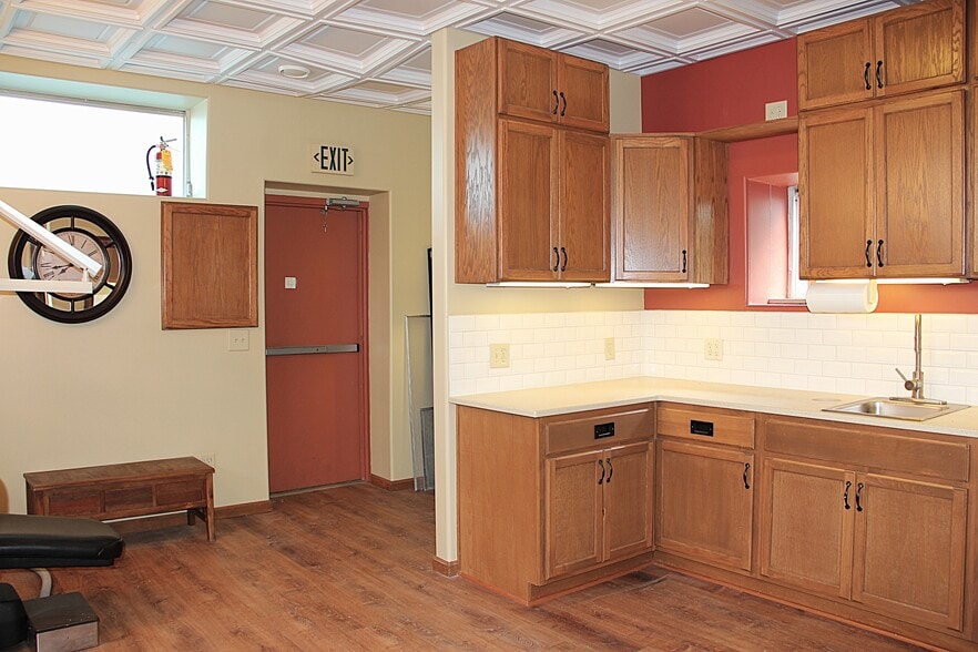 More Photos Of 1030 W 8th St, Junction City Office For Sale
