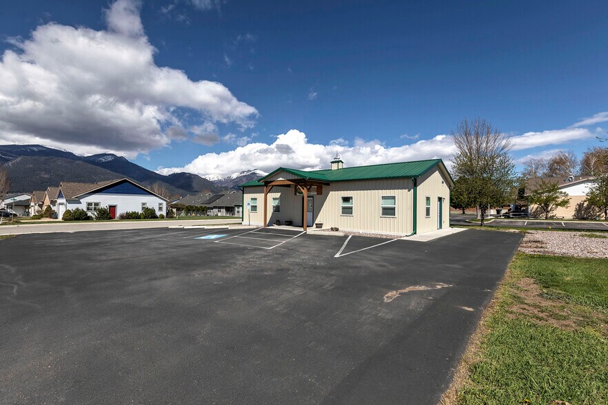 More Photos Of 115 Valley View St, Stevensville Restaurant For Sale