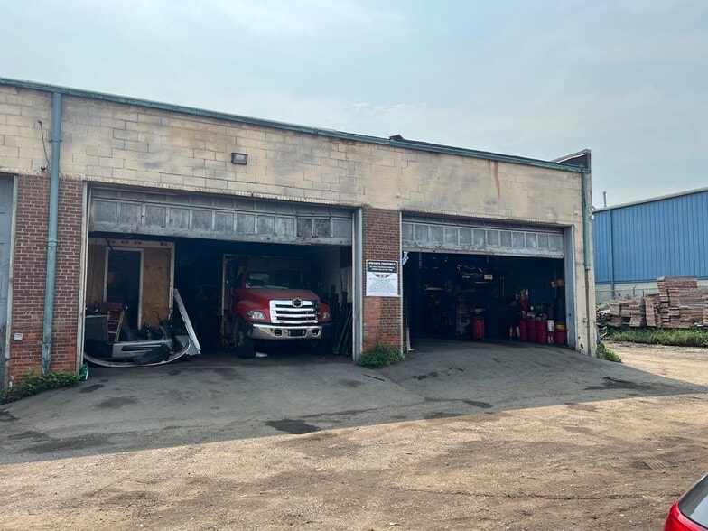 Primary Photo Of 9512 Railroad Ave, North Bergen Warehouse For Sale