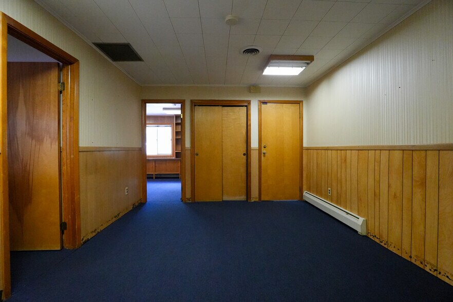 More Photos Of 277 Division St N, North Tonawanda Office For Sale