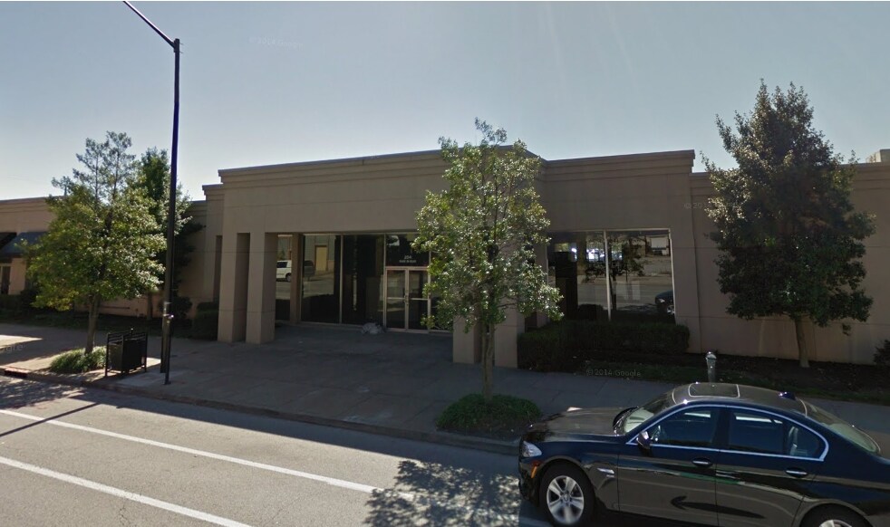 More Photos Of 204 E Market St, Louisville Medical For Lease