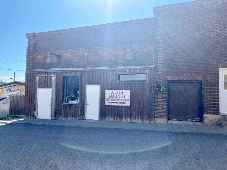 More Photos Of 239 Main St, Shelby Bar For Sale