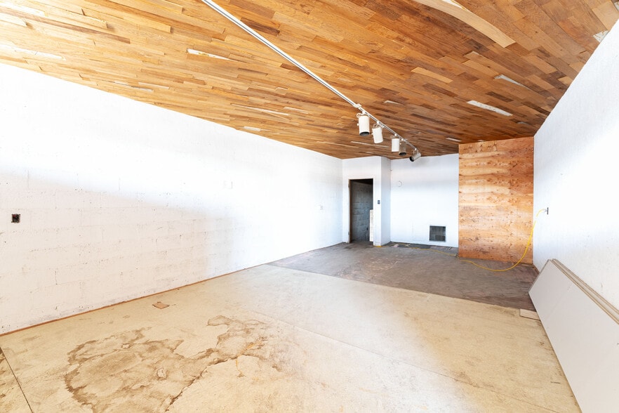 More Photos Of 647 Center st, Kalispell Light Distribution For Sale