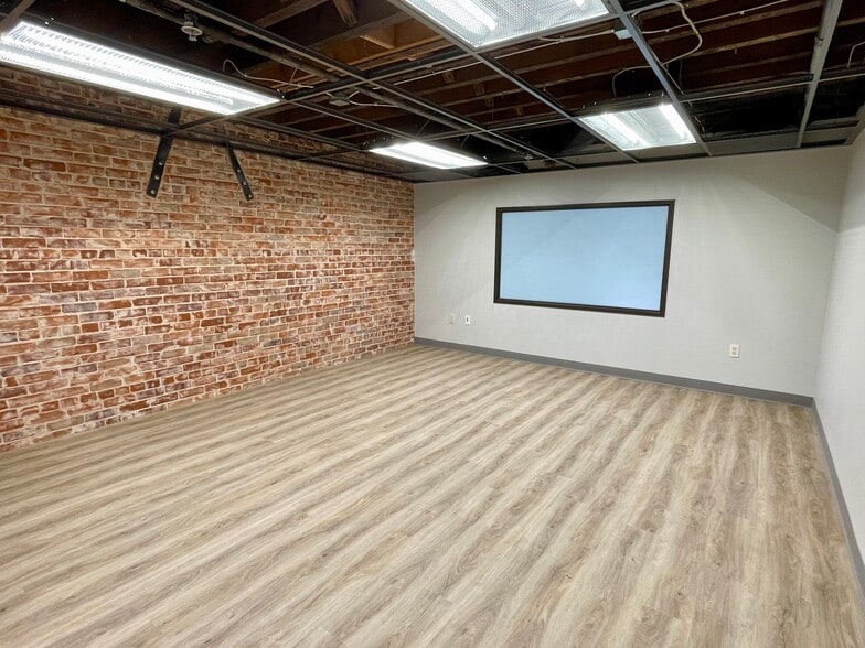 Primary Photo Of 1250-1252 FULTON St, Fresno Storefront Retail Office For Lease