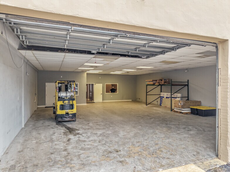 More Photos Of 1501 NW 1st Ct, Boca Raton Light Distribution For Lease