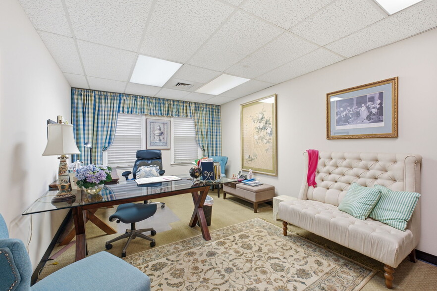 More Photos Of 5051 Backlick Rd, Annandale Office For Sale
