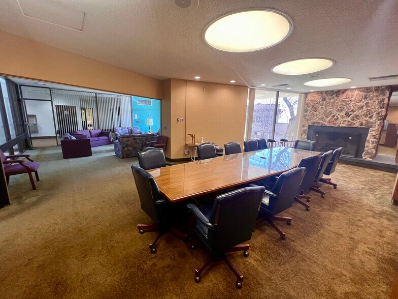 More Photos Of 302 5th St SW, Willmar Office For Sale