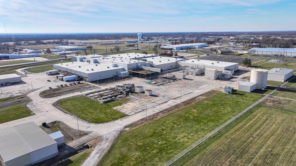 More Photos Of 1800 Robertson Rd, Moberly Manufacturing For Sale