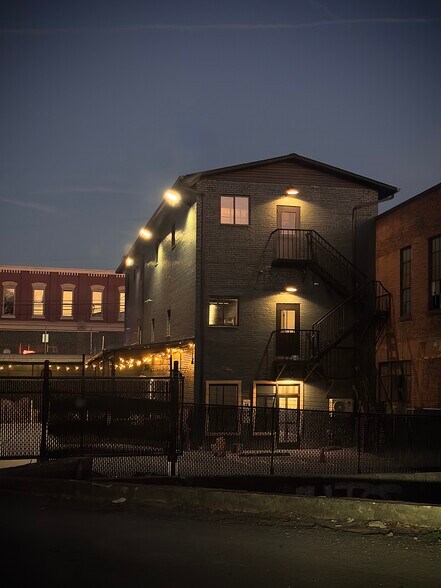 More Photos Of 629 Broadway St, Knoxville Office For Lease