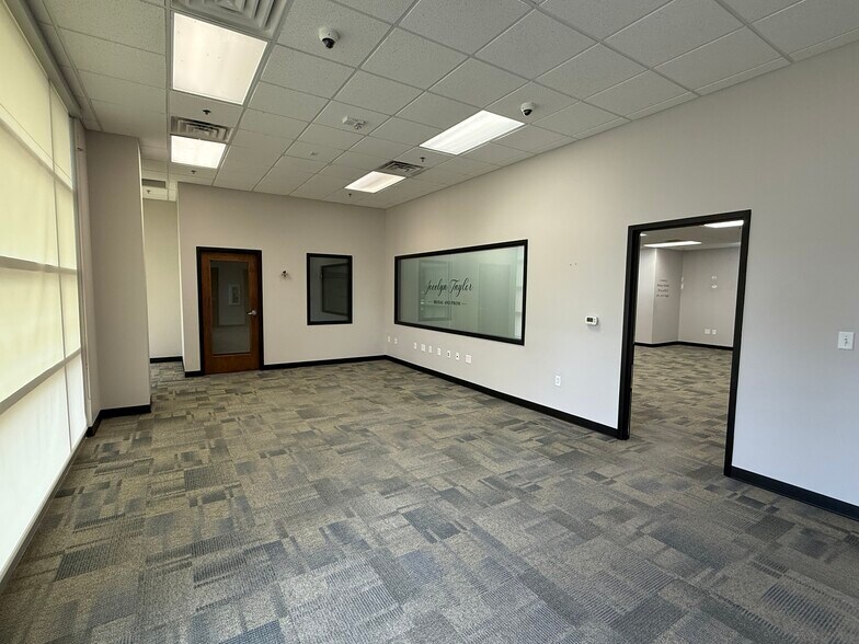 More Photos Of 1301-1303 5th St, Coralville Office For Lease