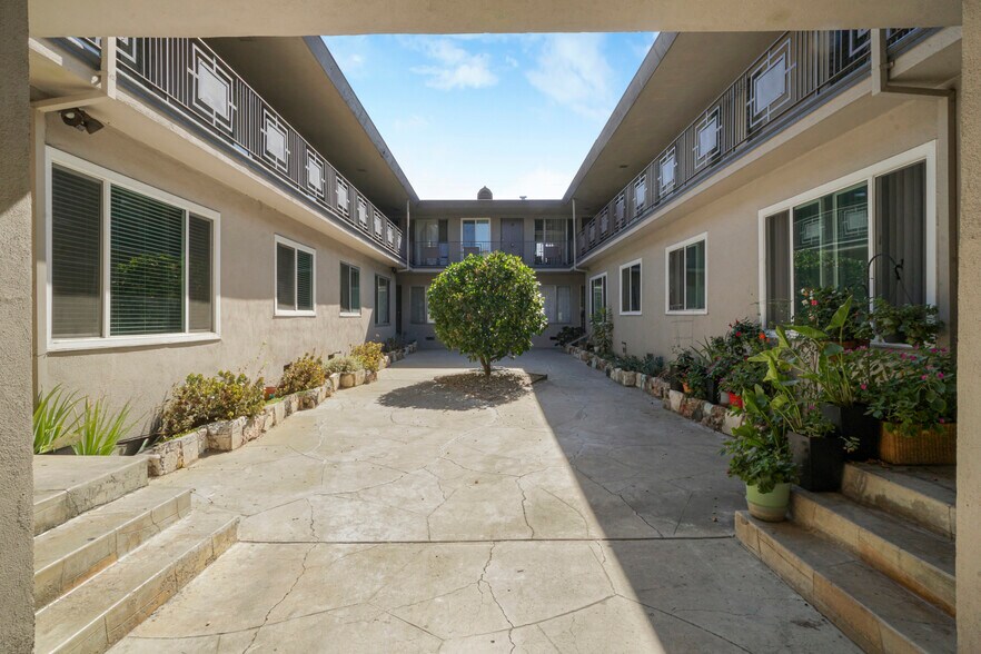 More Photos Of 228 S Mariposa Ave, Los Angeles Apartments For Sale