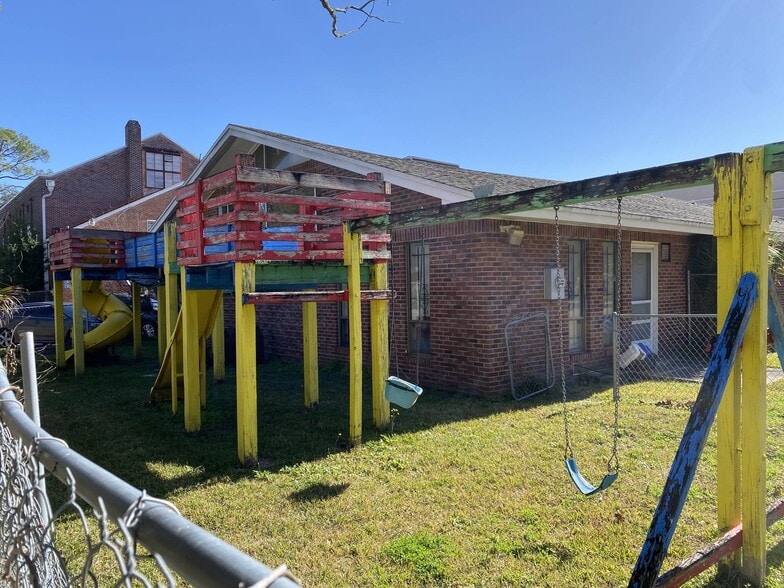 More Photos Of 856 Margaret St, Jacksonville Religious Facility For Sale