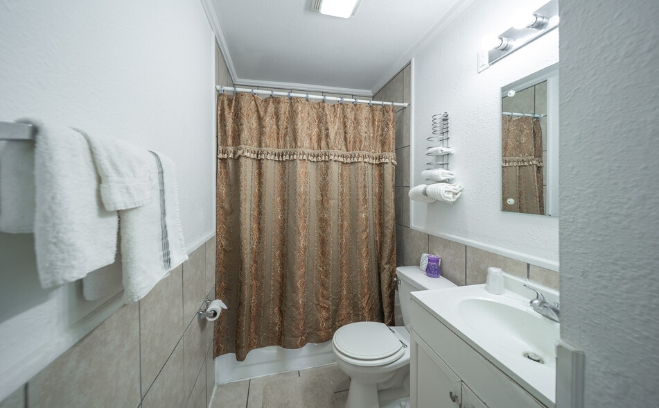 More Photos Of 812 S Bishop Ave, Rolla Hotel For Sale