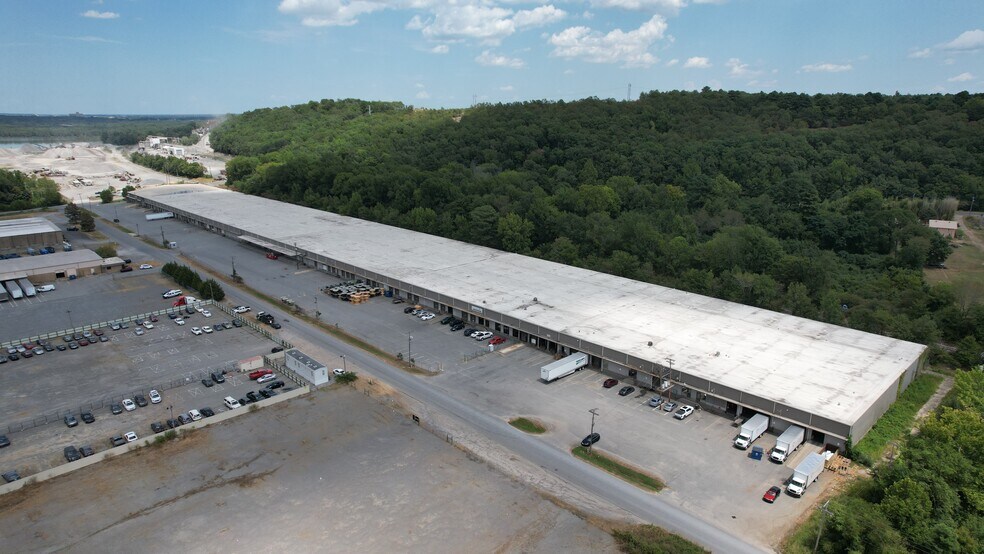 More Photos Of 1900 W 65th St, Little Rock Distribution For Lease