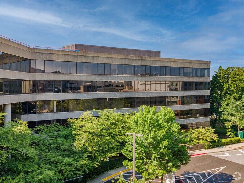 More Photos Of 5901 Peachtree Dunwoody Rd NE, Atlanta Unknown For Lease
