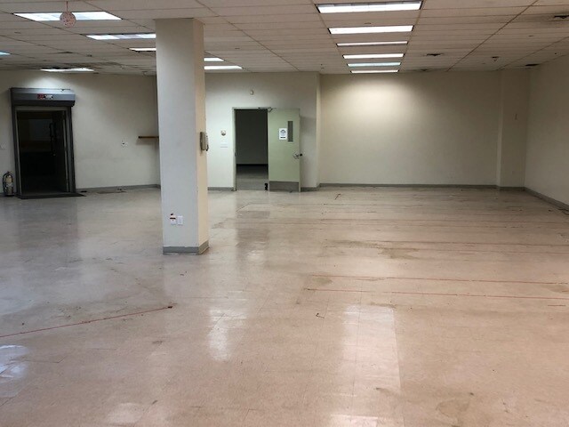 More Photos Of 2515 50th St, Woodside Warehouse For Lease