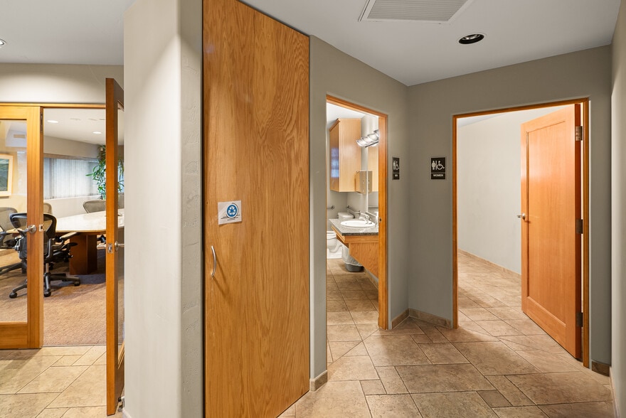 More Photos Of 75 Kallof Pl, Sedona Medical For Lease