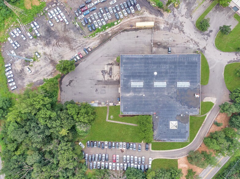 More Photos Of 50 Snake Hill Rd, West Nyack Warehouse For Lease