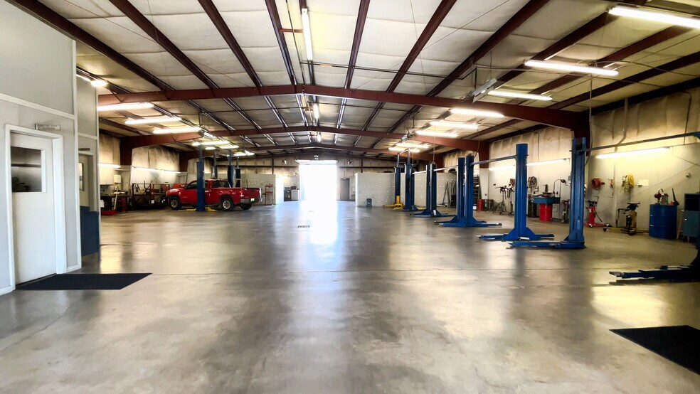More Photos Of 302 6th, Decatur Industrial For Lease