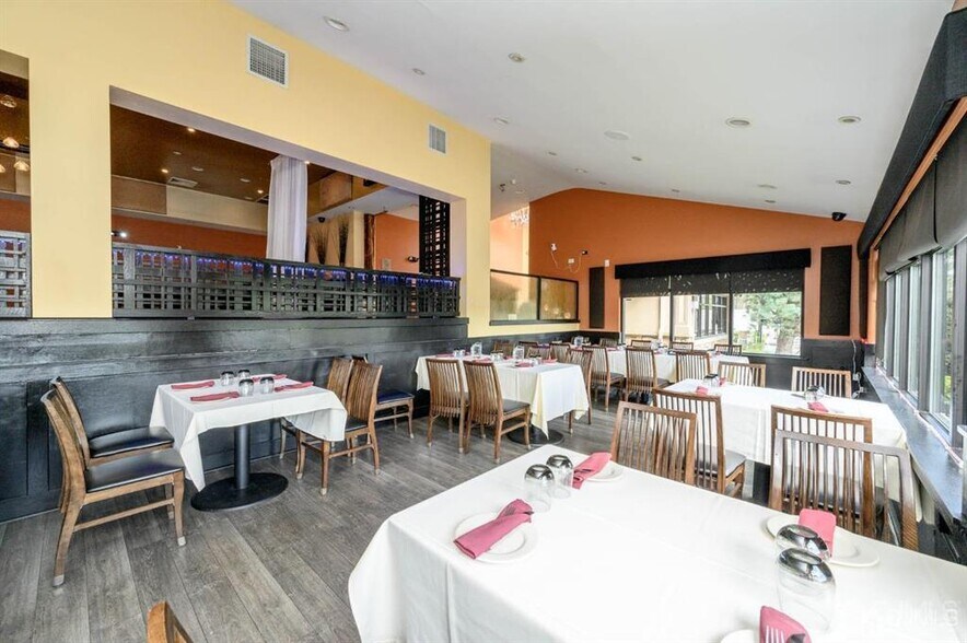 More Photos Of 522 Rt-33, Englishtown Restaurant For Lease