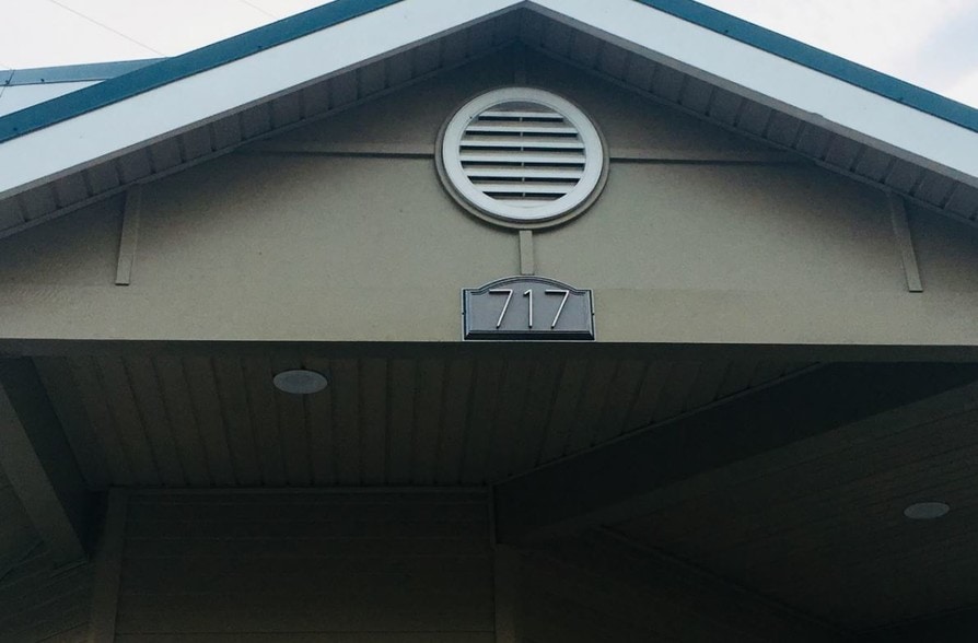 More Photos Of 717 NE 61st St, Vancouver Medical For Lease