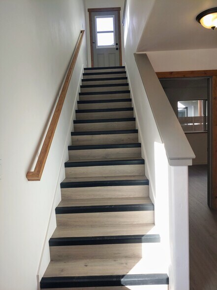 More Photos Of 428 NE Burnside Ave, Bend Apartments For Sale