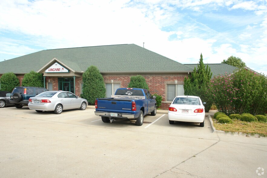 More Photos Of 66-72 W Sunbridge Dr, Fayetteville Office For Lease
