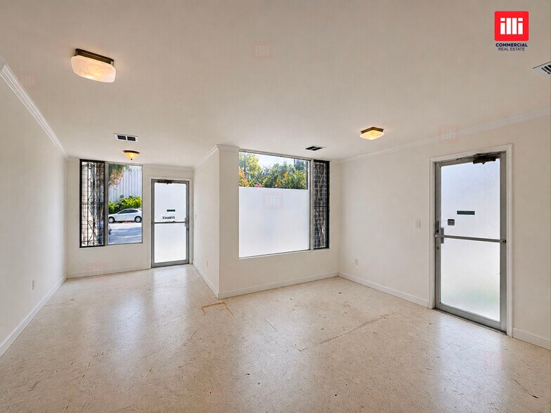 More Photos Of 5301-5307 Comercio Ln, Woodland Hills Storefront For Lease