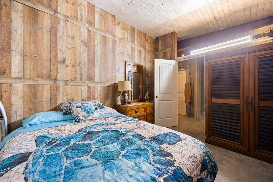 More Photos Of 206 Highway 35 S, Rockport Manufacturing For Sale