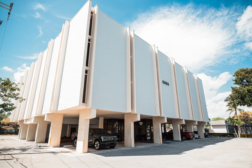 Primary Photo Of 5353 N Federal Hwy, Fort Lauderdale Medical For Lease
