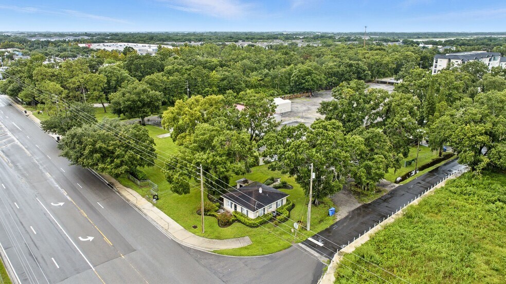 More Photos Of 10418 Bloomingdale Ave, Riverview Office For Sale