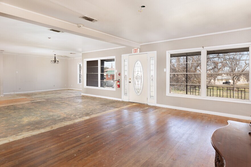 More Photos Of 104 E 5th St, Brady Office Residential For Sale