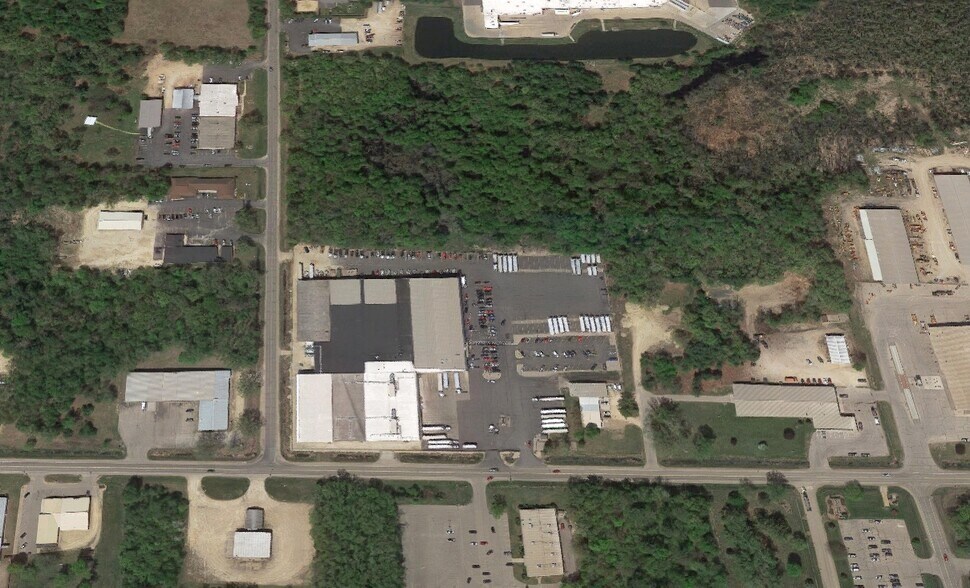 More Photos Of 2655 E Richmond St, Shawano Warehouse For Lease