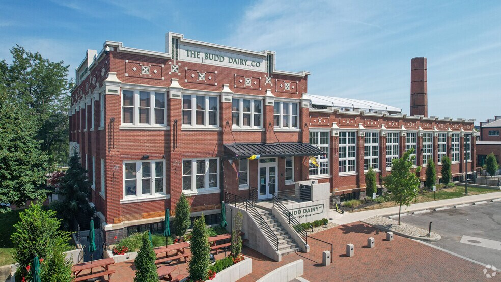 More Photos Of 1086 N 4th St, Columbus Office For Lease