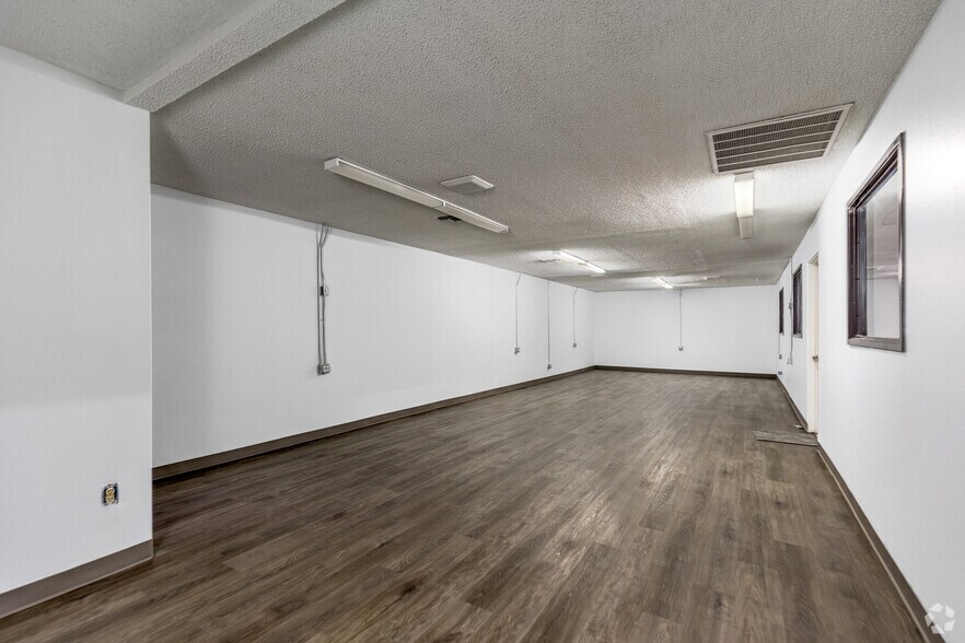 More Photos Of 2630 Northaven Rd, Dallas Unknown For Lease