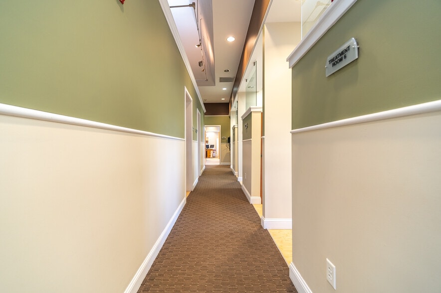 More Photos Of 30 Country Squire Dr, Cromwell Medical For Sale