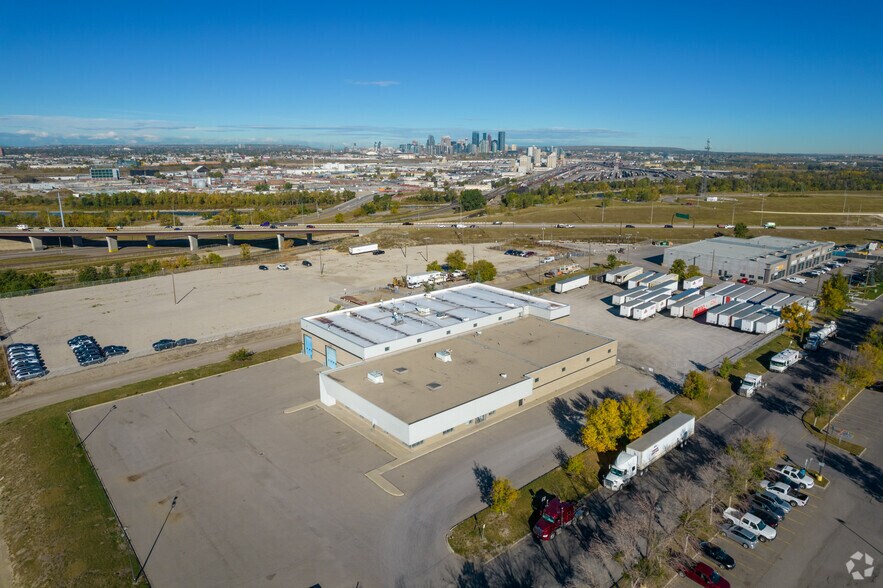 More Photos Of 2322 49th Ave SE, Calgary Warehouse For Lease