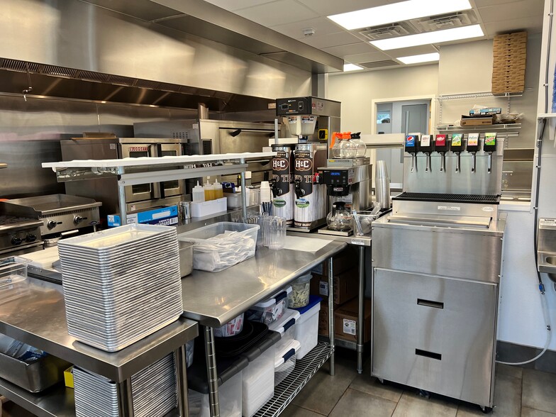 More Photos Of 674 Teresa, Roanoke General Retail For Sale