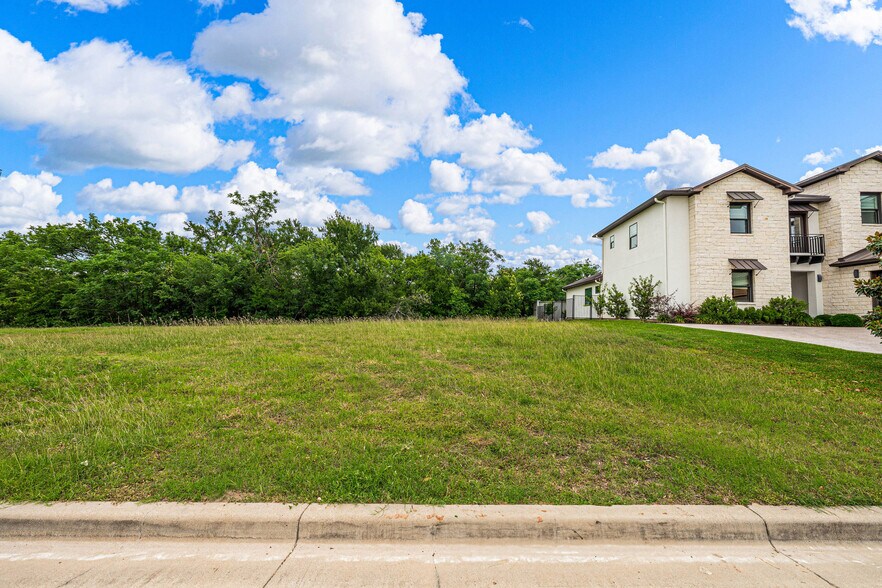 More Photos Of The Enclave, Waco Land For Sale