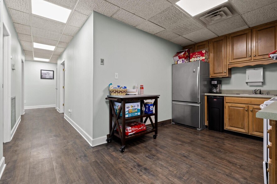 More Photos Of 1801 E 23rd St, Chattanooga Light Distribution For Lease