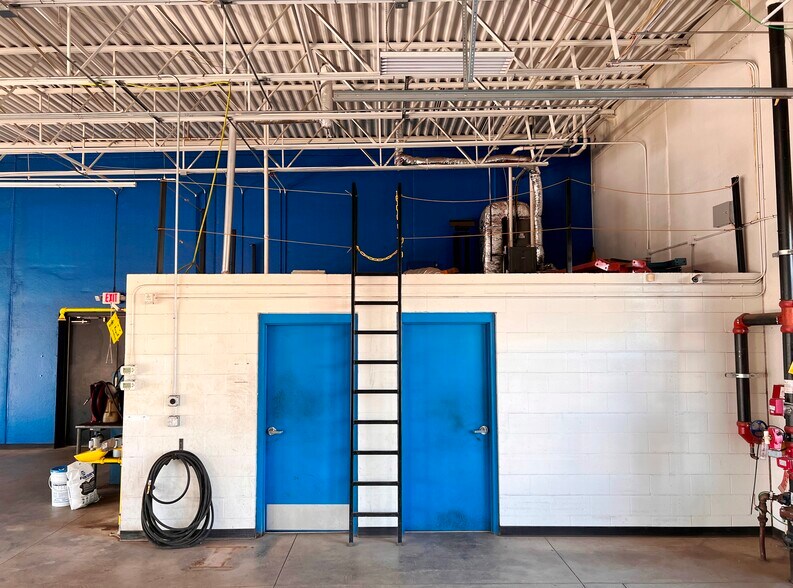 More Photos Of 615 Washington St, Brainerd Auto Repair For Lease