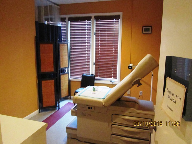 More Photos Of 704 Keystone Ct, Fayetteville Medical For Lease