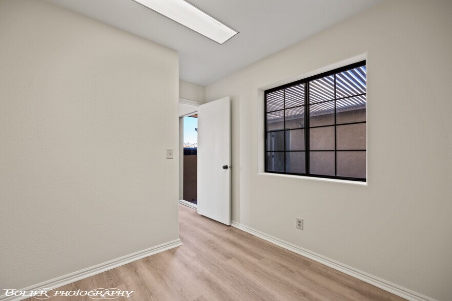 More Photos Of 320 E Old Mill Rd, Mesquite Office For Sale